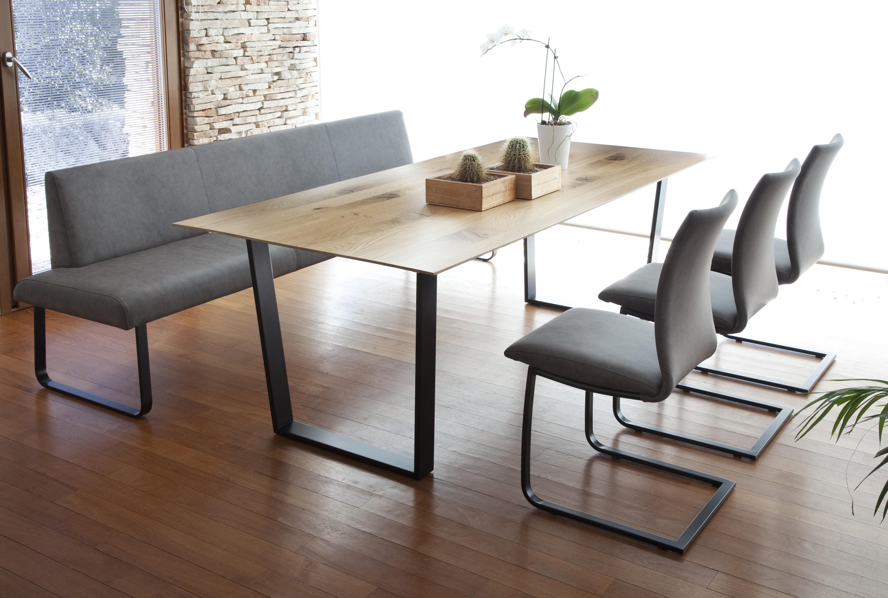 U TABLE