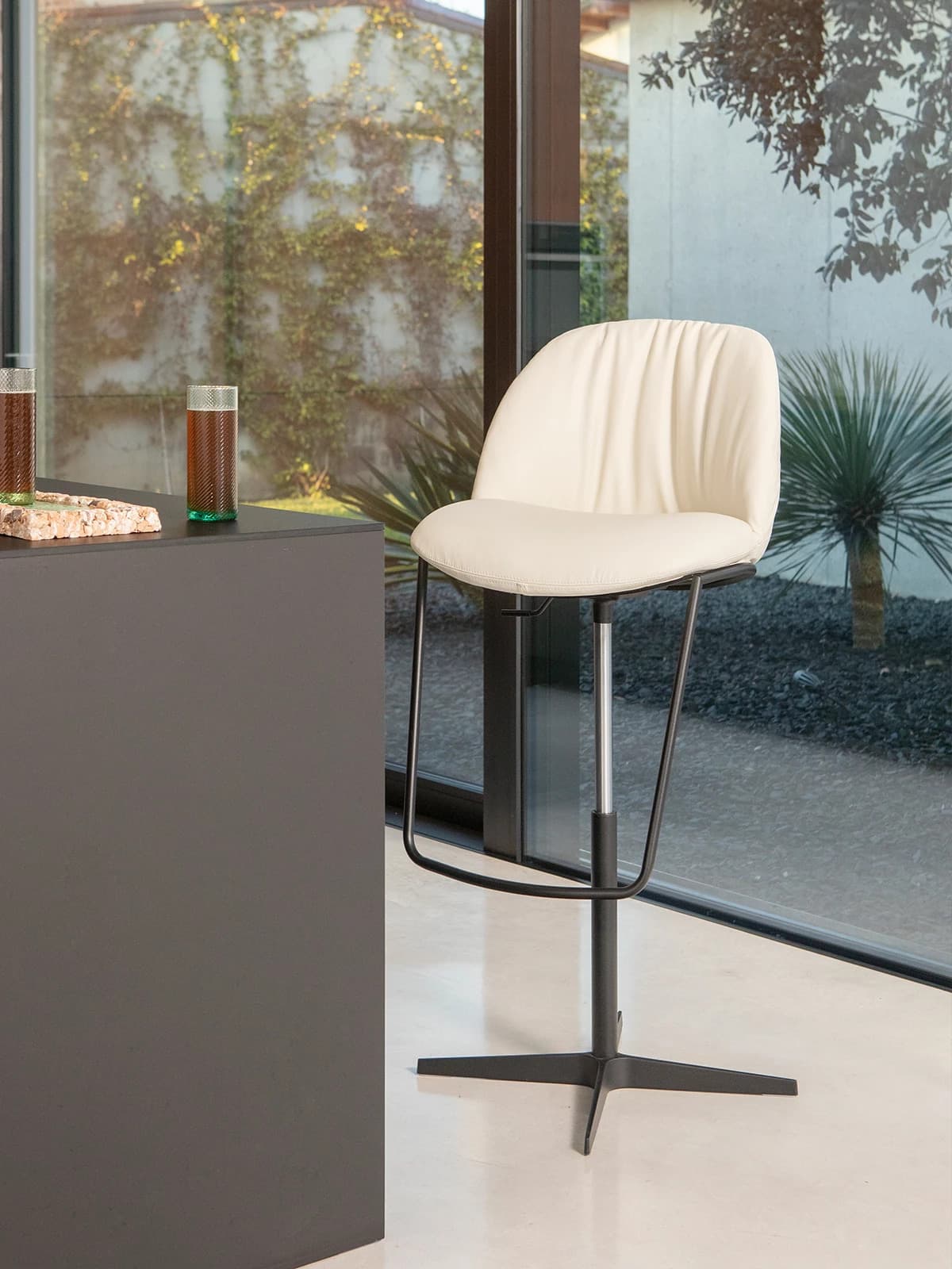 OLYMPIA BARSTOOL